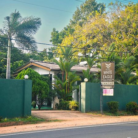 White Eagle Hotel 锡吉里亚 外观 照片