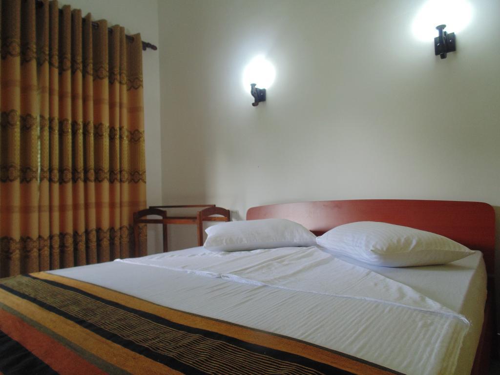 White Eagle Hotel 锡吉里亚 客房 照片