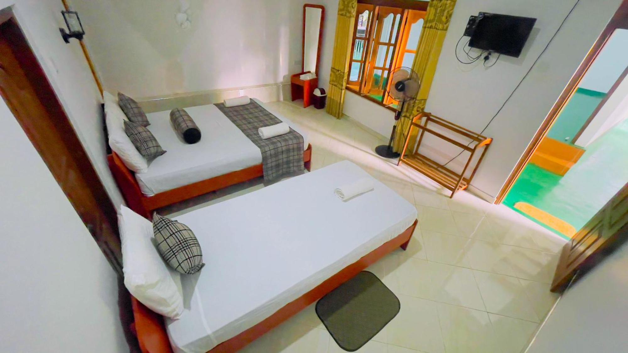 White Eagle Hotel 锡吉里亚 外观 照片