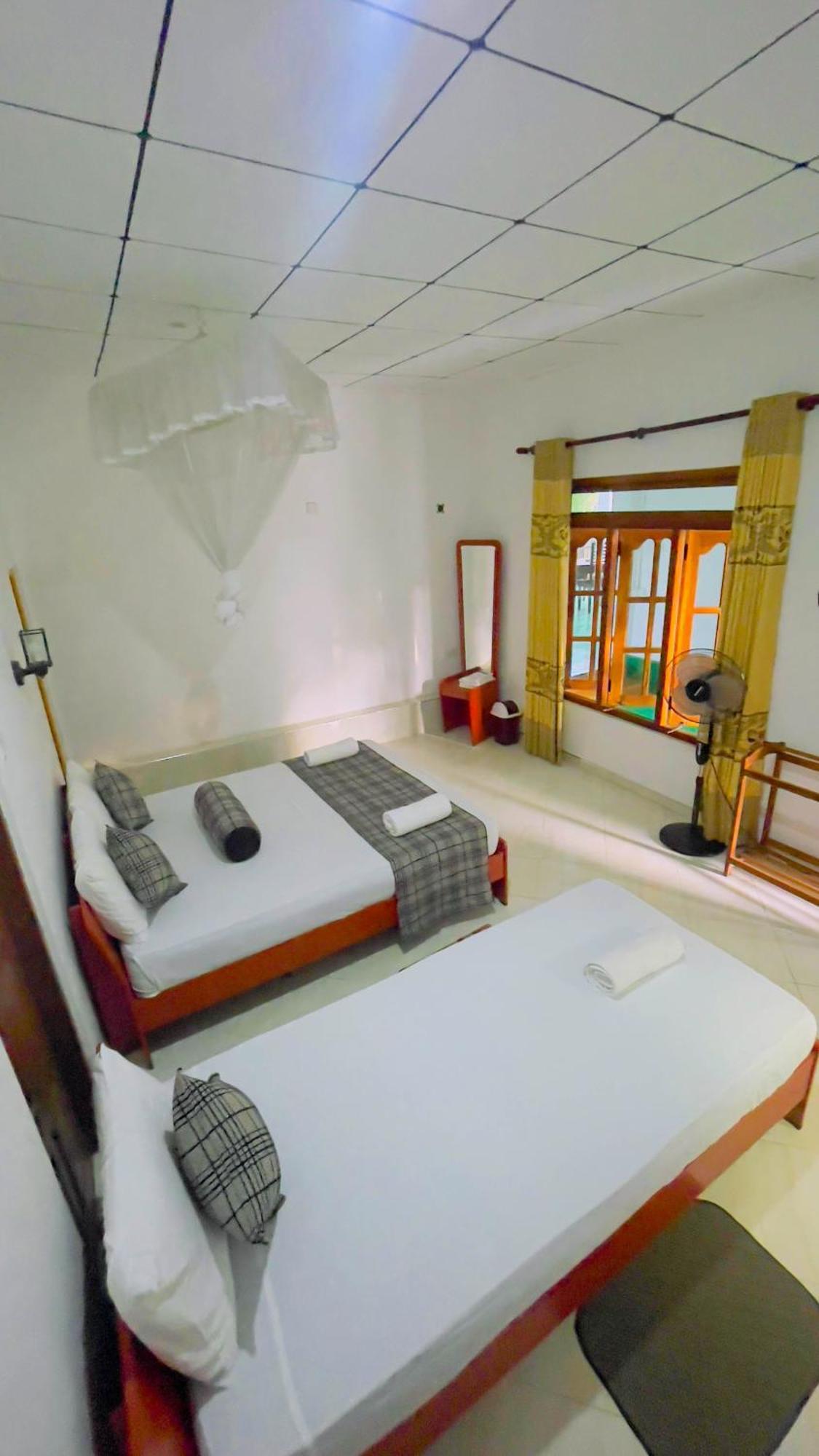 White Eagle Hotel 锡吉里亚 外观 照片