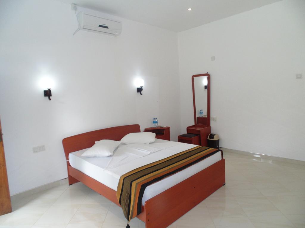 White Eagle Hotel 锡吉里亚 客房 照片