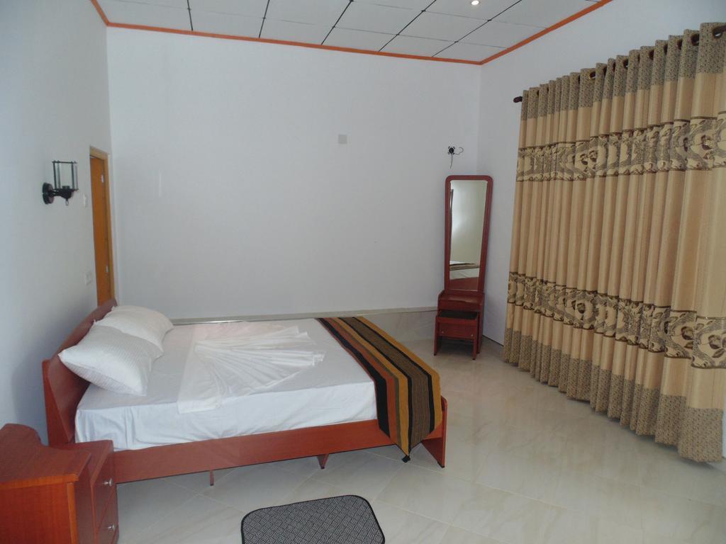 White Eagle Hotel 锡吉里亚 客房 照片
